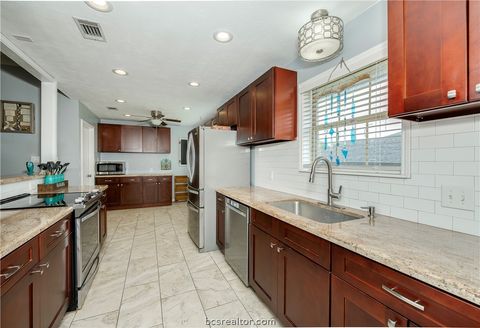 Tiny photo for 2009 Cobblestone Lane, Bryan, TX 77807 (MLS # 26005534)