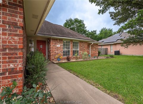 Tiny photo for 2009 Cobblestone Lane, Bryan, TX 77807 (MLS # 26005534)