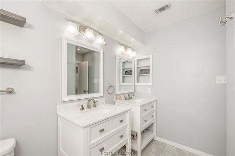 Tiny photo for 2009 Cobblestone Lane, Bryan, TX 77807 (MLS # 26005534)