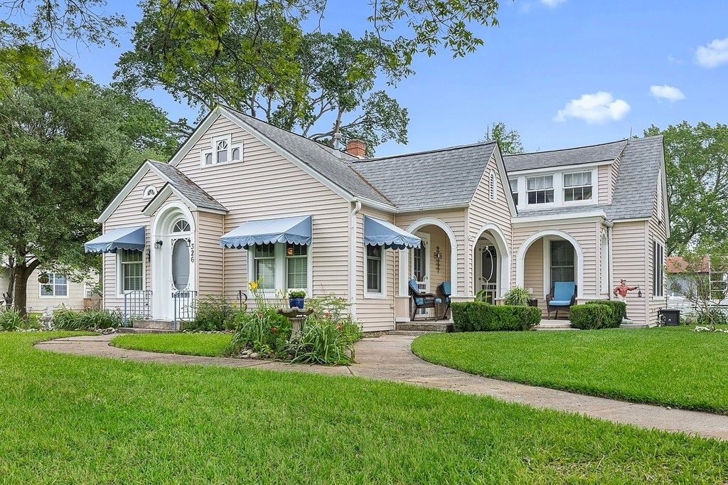Photo of 326 Centennial Street, Carmine, TX 78932 (MLS # 26006255)