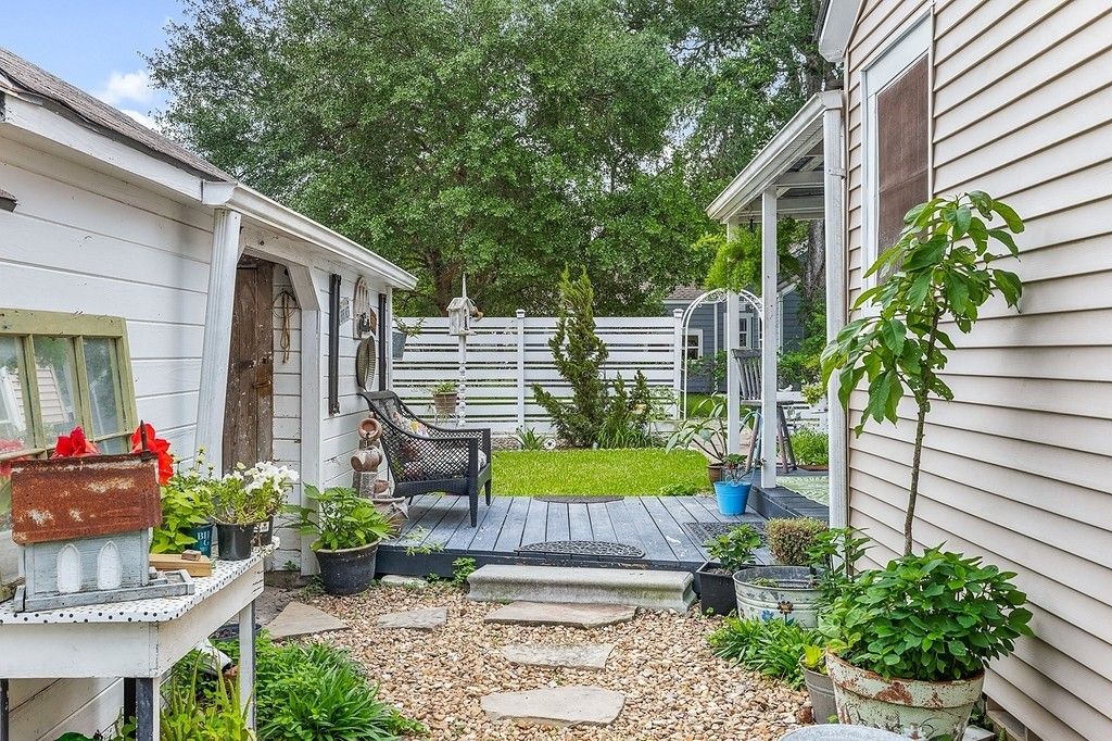 Photo of 326 Centennial Street, Carmine, TX 78932 (MLS # 26006255)
