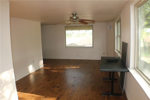 Tiny photo for 4 W Manning Street, Madisonville, TX 77864 (MLS # 26003782)