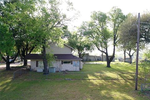 Tiny photo for 4 W Manning Street, Madisonville, TX 77864 (MLS # 26003782)