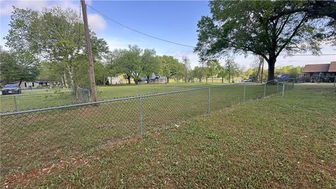 Tiny photo for 4 W Manning Street, Madisonville, TX 77864 (MLS # 26003782)