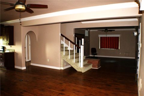 Tiny photo for 4 W Manning Street, Madisonville, TX 77864 (MLS # 26003782)