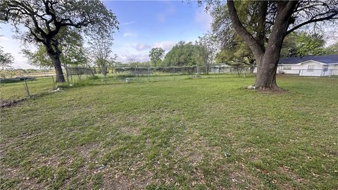 Tiny photo for 4 W Manning Street, Madisonville, TX 77864 (MLS # 26003782)