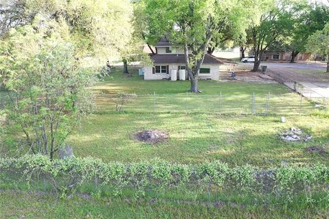 Tiny photo for 4 W Manning Street, Madisonville, TX 77864 (MLS # 26003782)