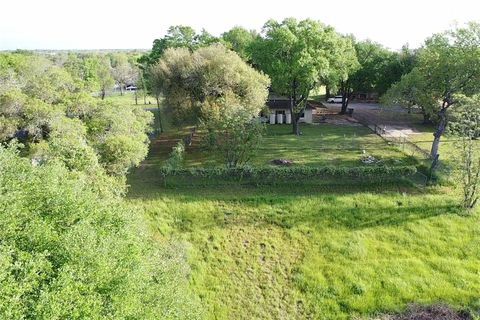 Tiny photo for 4 W Manning Street, Madisonville, TX 77864 (MLS # 26003782)