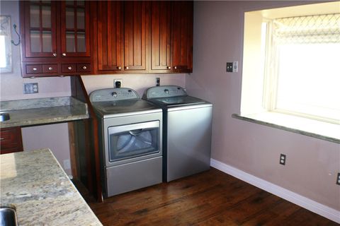 Tiny photo for 4 W Manning Street, Madisonville, TX 77864 (MLS # 26003782)