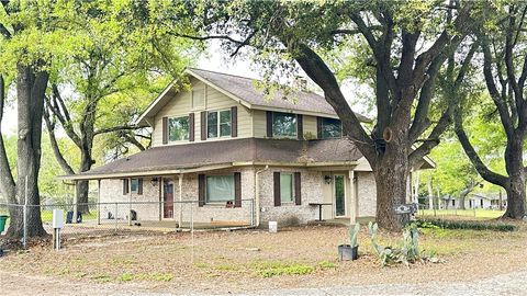 Tiny photo for 4 W Manning Street, Madisonville, TX 77864 (MLS # 26003782)