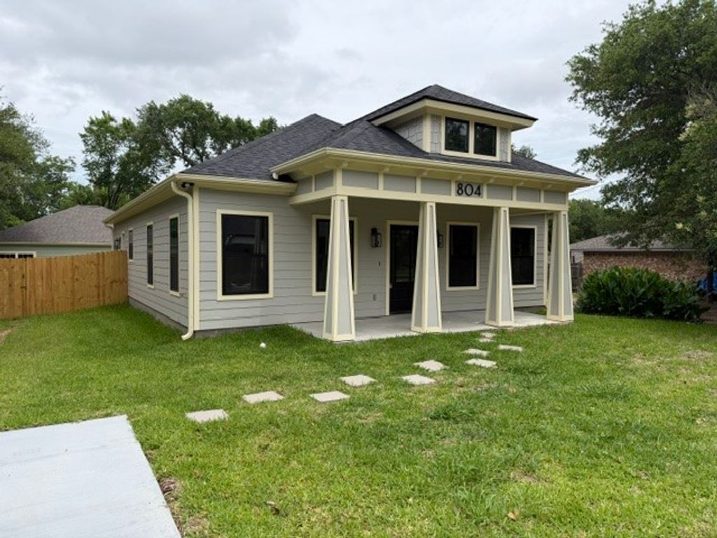 Photo of 804 E 27th Street, Bryan, TX 77803 (MLS # 26006167)