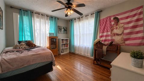 Tiny photo for 503 W Decherd St St, Franklin, TX 77856 (MLS # 26005382)
