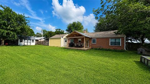 Tiny photo for 503 W Decherd St St, Franklin, TX 77856 (MLS # 26005382)