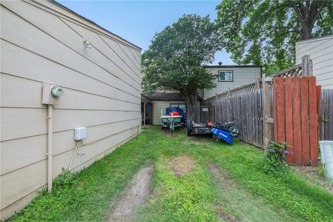 Tiny photo for 909 Westview Street, Bryan, TX 77802 (MLS # 26005237)