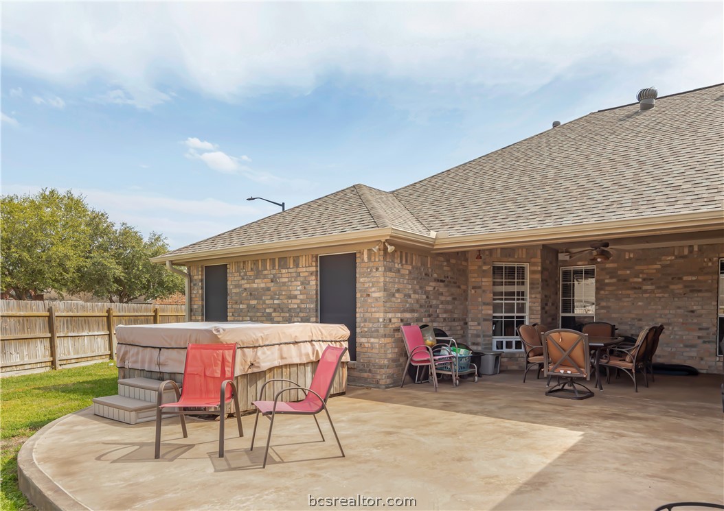 College Station, Texas 77845, United States, 5 Bedrooms Bedrooms, ,3 BathroomsBathrooms,Residential,Pending,62059