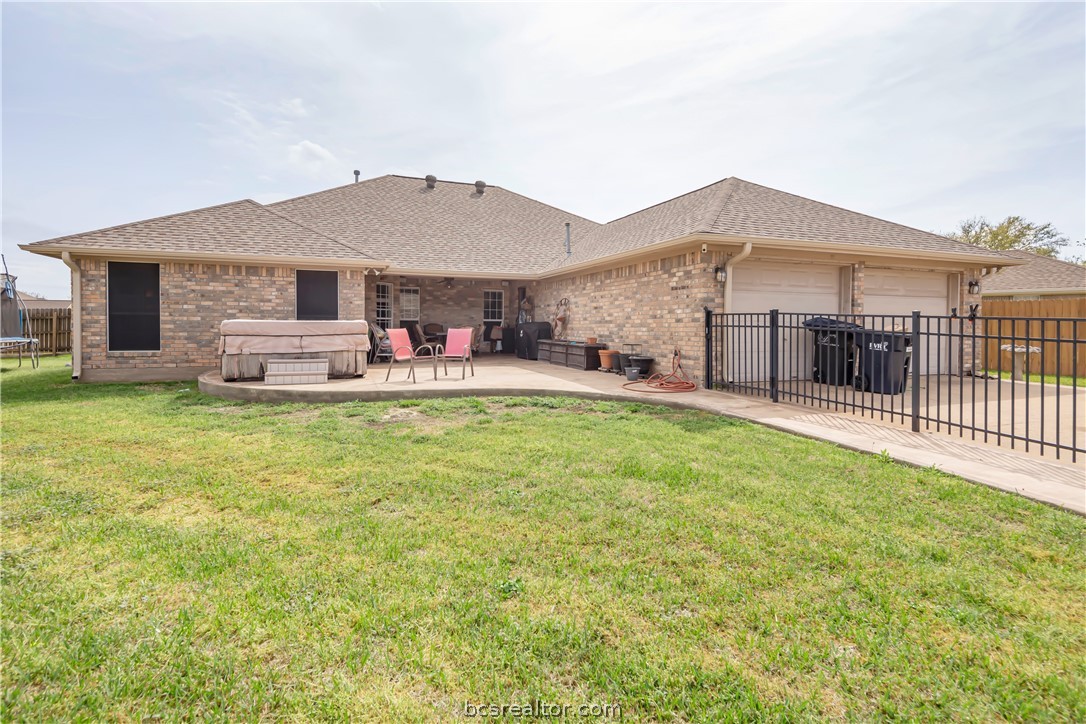 College Station, Texas 77845, United States, 5 Bedrooms Bedrooms, ,3 BathroomsBathrooms,Residential,Pending,62059