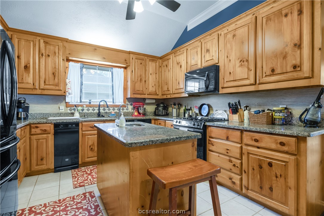 College Station, Texas 77845, United States, 5 Bedrooms Bedrooms, ,3 BathroomsBathrooms,Residential,Pending,62059