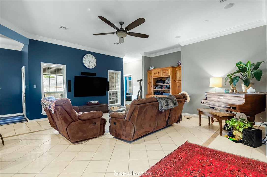 College Station, Texas 77845, United States, 5 Bedrooms Bedrooms, ,3 BathroomsBathrooms,Residential,Pending,62059