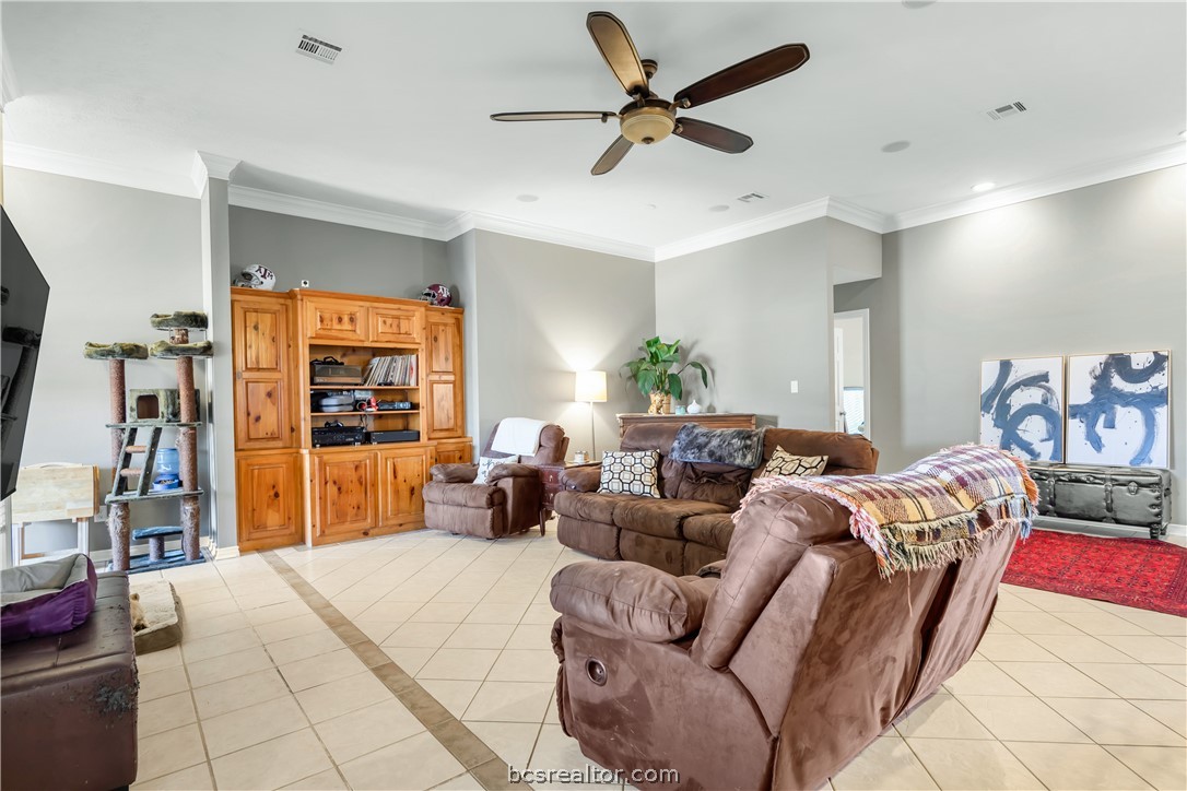 College Station, Texas 77845, United States, 5 Bedrooms Bedrooms, ,3 BathroomsBathrooms,Residential,Pending,62059