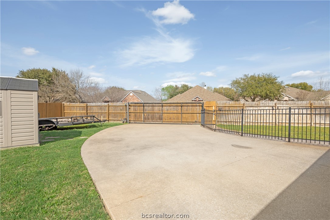 College Station, Texas 77845, United States, 5 Bedrooms Bedrooms, ,3 BathroomsBathrooms,Residential,Pending,62059