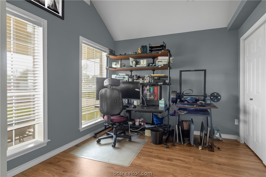 College Station, Texas 77845, United States, 5 Bedrooms Bedrooms, ,3 BathroomsBathrooms,Residential,Pending,62059