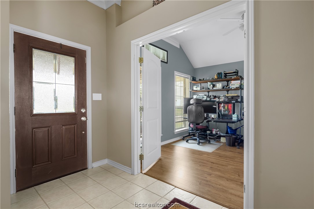 College Station, Texas 77845, United States, 5 Bedrooms Bedrooms, ,3 BathroomsBathrooms,Residential,Pending,62059