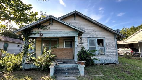 403 E 3rd Street Hearne TX 77859