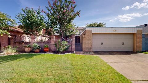 Photo of 3004 Gleneagles Court, Bryan, TX 77802 (MLS # 26000950)