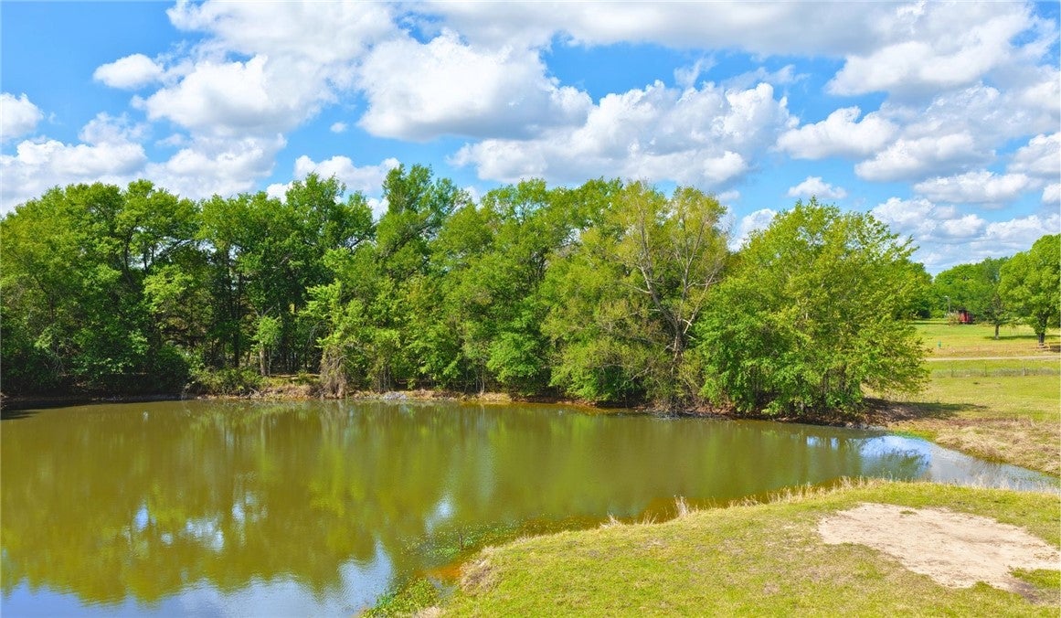 5916 Private Road 2003 (+/- 12 acres)