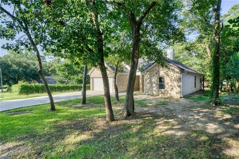 Tiny photo for 1112 Holly Springs Street, Huntsville, TX 77320 (MLS # 26003241)