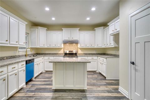 Tiny photo for 1112 Holly Springs Street, Huntsville, TX 77320 (MLS # 26003241)