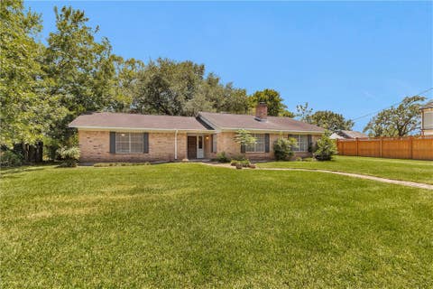 Photo of 602 Gibbs Street, Navasota, TX 77868 (MLS # 26010048)