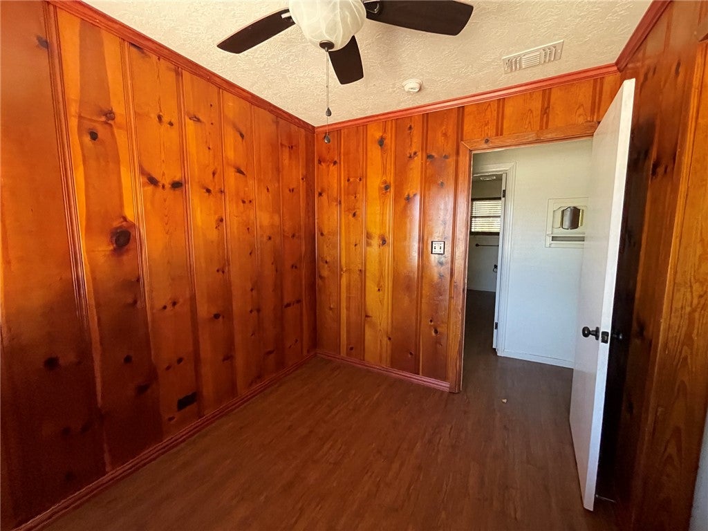 Photo of 601 Anderson Street, Hearne, TX 77859 (MLS # 26010169)