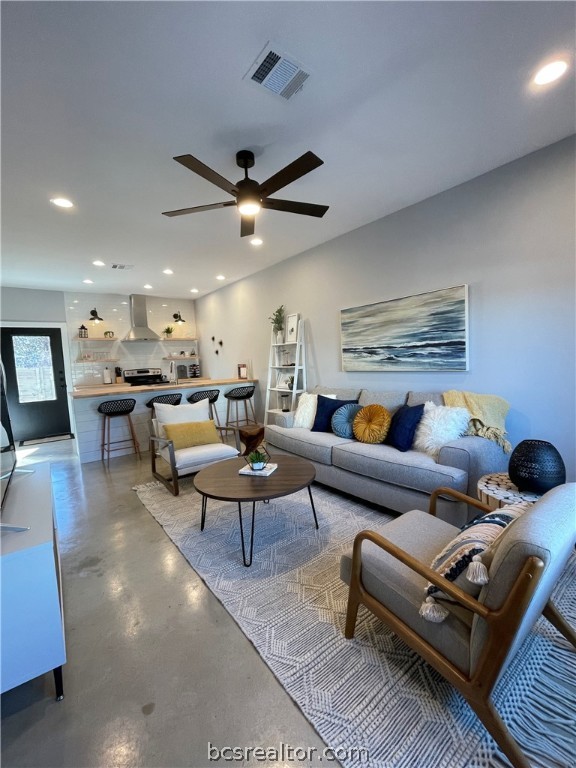 Bryan, Texas 77803, United States, 1 Bedroom Bedrooms, ,2 BathroomsBathrooms,Residential,Pending,57375