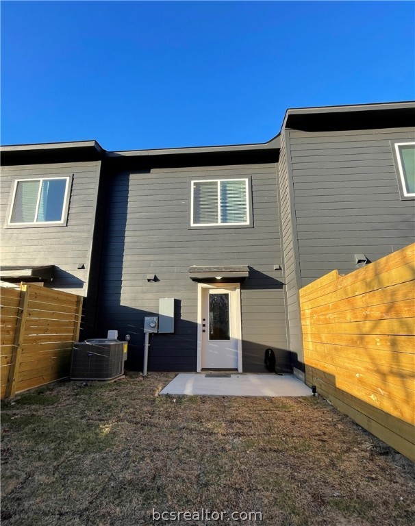 Bryan, Texas 77803, United States, 1 Bedroom Bedrooms, ,2 BathroomsBathrooms,Residential,Pending,57375