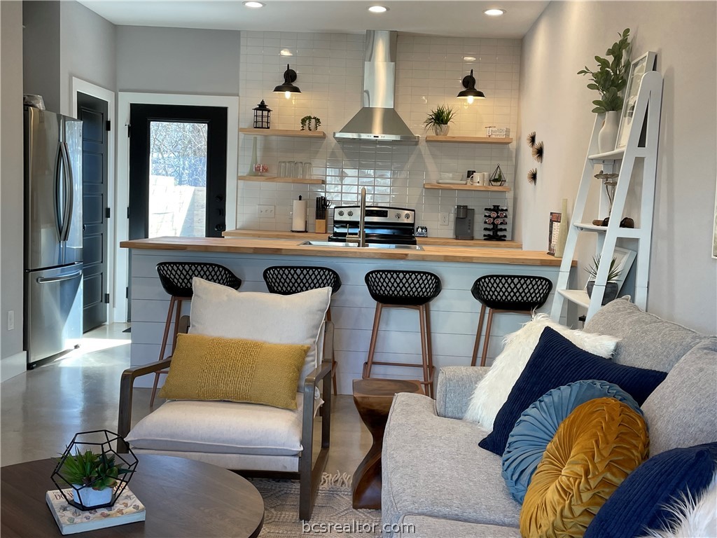 Bryan, Texas 77803, United States, 1 Bedroom Bedrooms, ,2 BathroomsBathrooms,Residential,Pending,57375