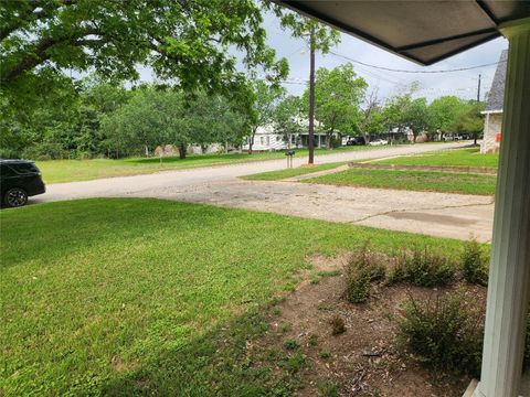 Tiny photo for 403 S Main Street, Caldwell, TX 77836 (MLS # 26005119)
