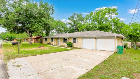Tiny photo for 103 E Viser Street, Madisonville, TX 77864 (MLS # 26003647)
