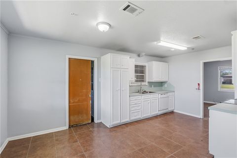 Tiny photo for 103 E Viser Street, Madisonville, TX 77864 (MLS # 26003647)