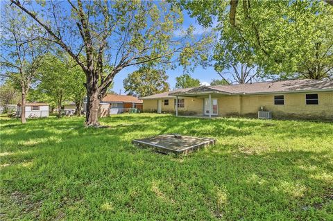 Tiny photo for 103 E Viser Street, Madisonville, TX 77864 (MLS # 26003647)