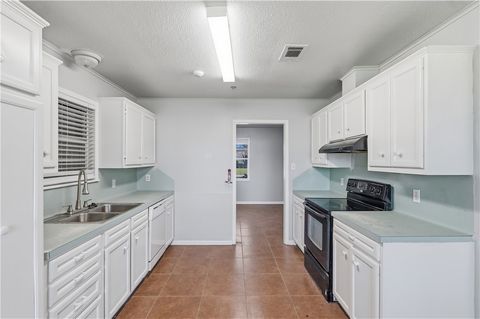 Tiny photo for 103 E Viser Street, Madisonville, TX 77864 (MLS # 26003647)