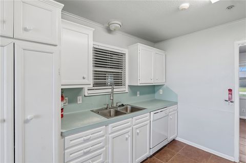 Tiny photo for 103 E Viser Street, Madisonville, TX 77864 (MLS # 26003647)