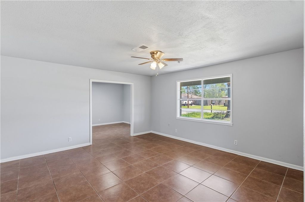 Photo of 103 E Viser Street, Madisonville, TX 77864 (MLS # 26003647)