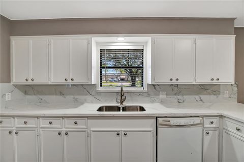 Tiny photo for 1523 E Morris Street, Madisonville, TX 77864 (MLS # 26000414)