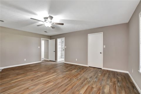 Tiny photo for 1523 E Morris Street, Madisonville, TX 77864 (MLS # 26000414)