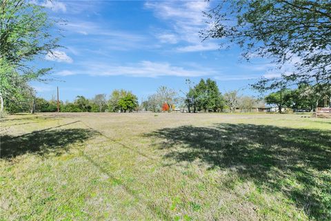 Tiny photo for 1523 E Morris Street, Madisonville, TX 77864 (MLS # 26000414)