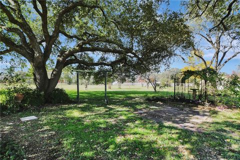 Tiny photo for 1523 E Morris Street, Madisonville, TX 77864 (MLS # 26000414)