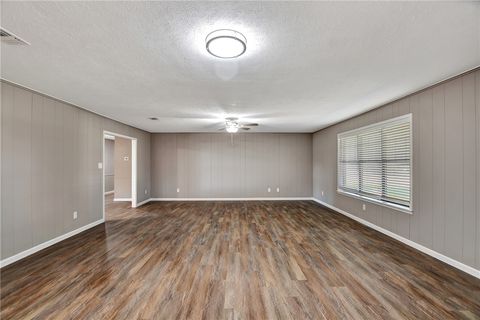 Tiny photo for 1523 E Morris Street, Madisonville, TX 77864 (MLS # 26000414)