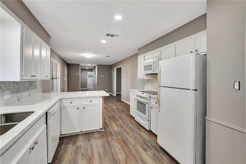 Tiny photo for 1523 E Morris Street, Madisonville, TX 77864 (MLS # 26000414)