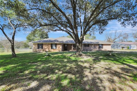 Tiny photo for 1523 E Morris Street, Madisonville, TX 77864 (MLS # 26000414)